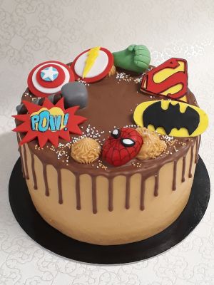 Szuperhős torta