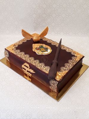 Varázskönyv torta
