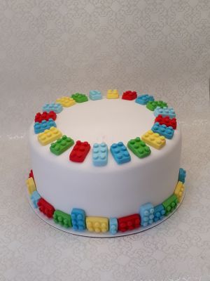 Építőkocka díszítésű torta