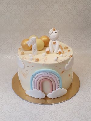 Szivárványos unikornislány torta