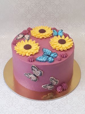 Pillangós torta virágokkal