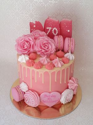 Rózsa, habcsók és macaron torta