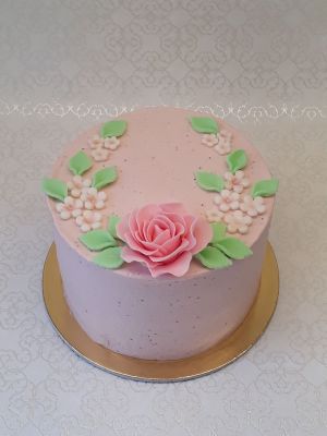 Virágos körbekent torta