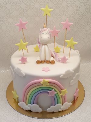 Szivárványos unikornis torta