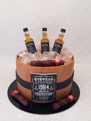 Whiskey hordó és szivar torta