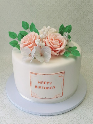 Rózsás szülinapi torta