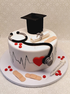 Orvos diplomaosztó torta