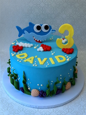 Cápás szülinapi torta