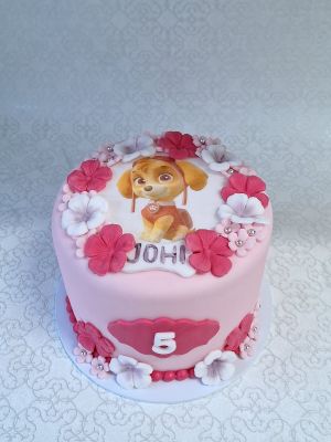 Mesefigurás virágos torta