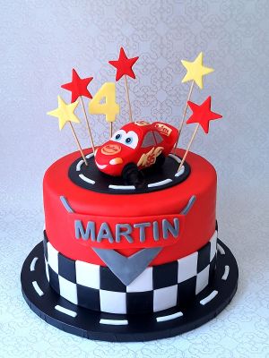 Mesehős autó torta