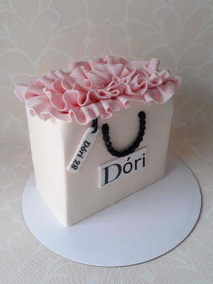 Táska torta