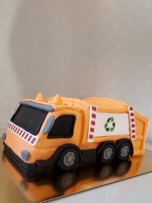 Kukásautó torta